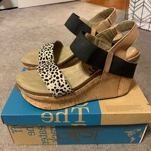 Bushnell Desert OTBT Wedges || Size 10 || Great Condition